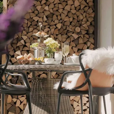 Woodwood Near Airport Stuttgart דירה