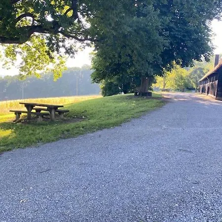 Woodwood Near Airport Stuttgart דירה