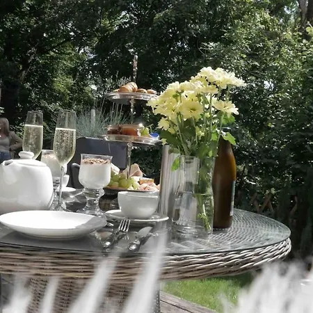 Woodwood Near Airport Stuttgart דירה *